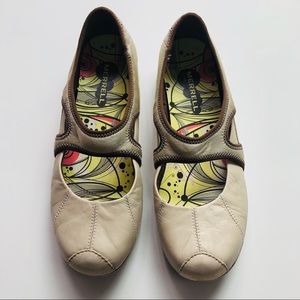 Merrill Plié - Taupe - Women’s mary jane - 8.5